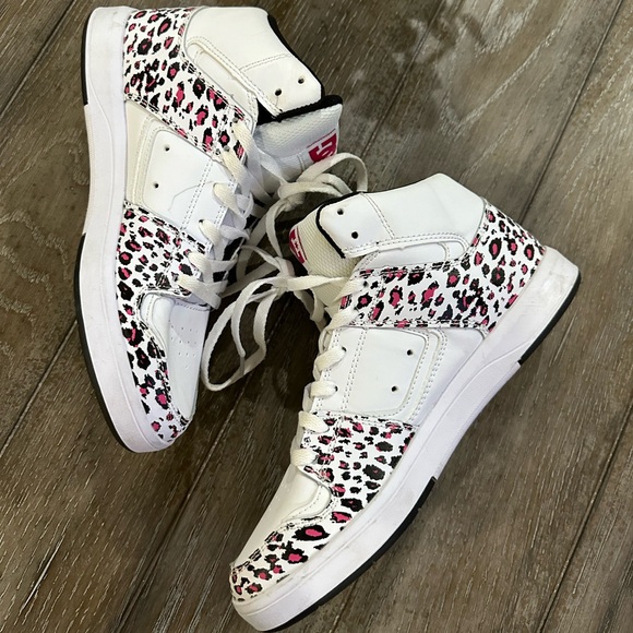 DC Skateboarding Shoes - Picture 8 of 11